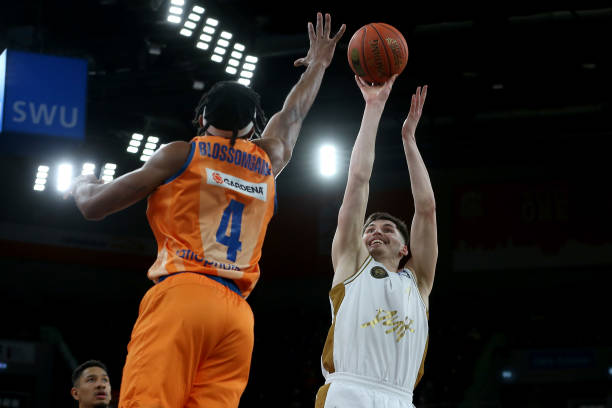 登场亮相 登场亮相