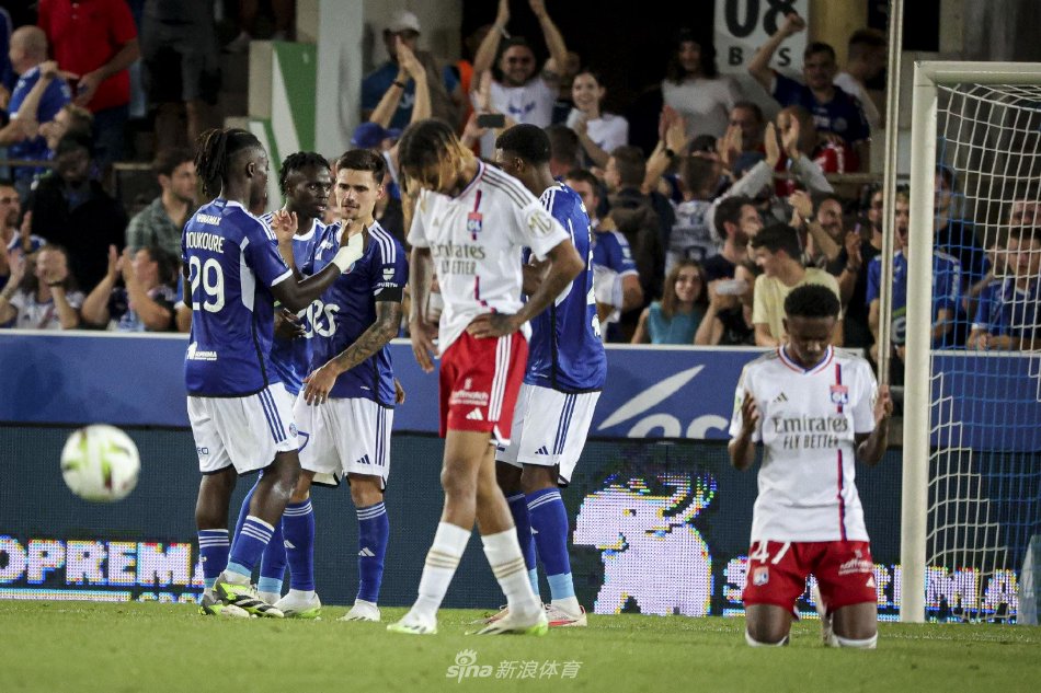 表现中得以 表现中得以